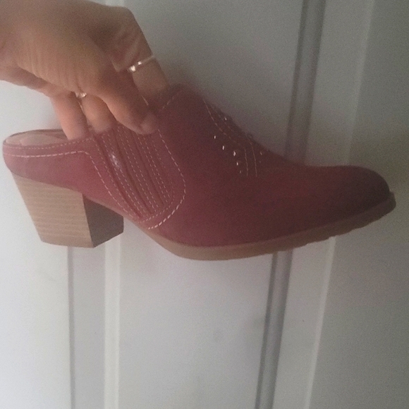 💥EARTH💥 LEATHER BURGANDY SIZE 9B SLIP ON CLOGGS, SHOES! VINTAGE! - Picture 2 of 12